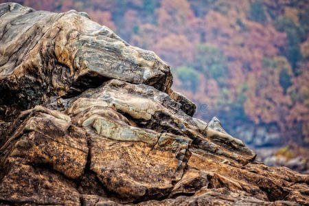 大瀑布国家公园的岩石峭壁照片