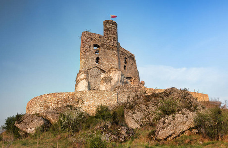 米罗城堡的废墟。波兰切斯托霍瓦地区