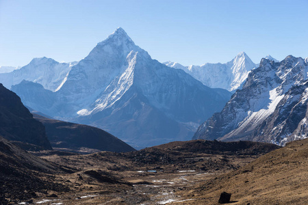 一个早晨，珠穆朗玛峰地区尼泊尔 ama 达布山的山峰