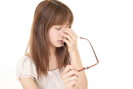 眼部药物那个女人的眼睛疲劳照片