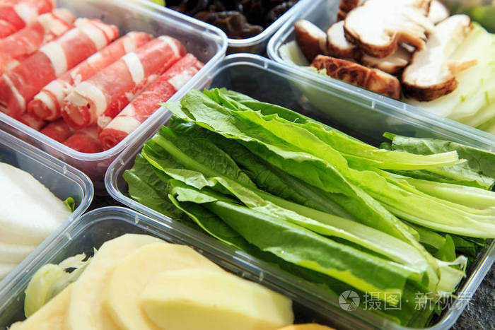 吃火锅需要蔬菜和肉