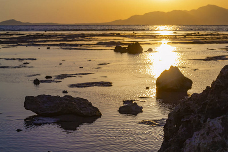 美丽的日落在沙姆沙伊赫, 埃及上空蒂朗岛, 红海, 沙特阿拉伯