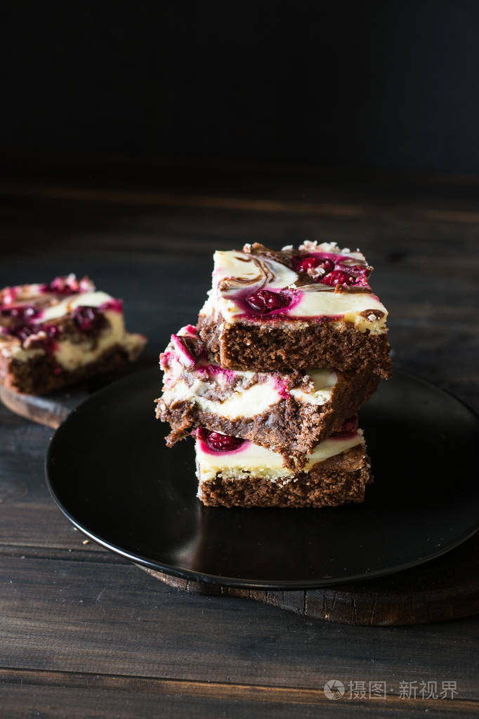 一块巧克力蛋糕.冬季甜点.传统的美国料理.仍然生活的食物.