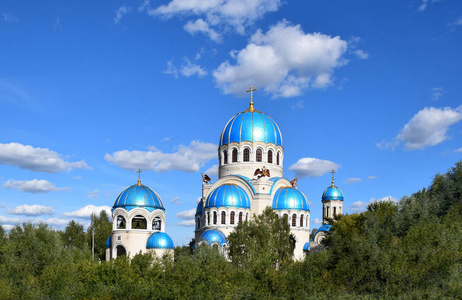 为纪念奥列霍夫鲍里索夫的罗斯洗礼千禧年, 赐给三位一体的生命教会。它建于2004年。建筑师阿纳托利 Polyansky 的项目