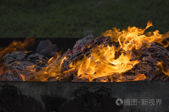 文件正在刻录.火精灵之舞.纸张点火