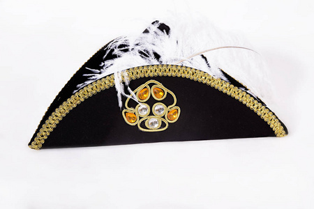 骑士帽在白色背景上的三角帽照片