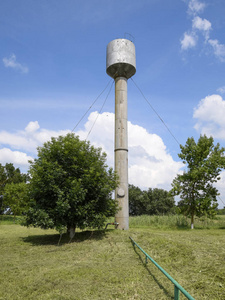 水塔。旧的乡村社区通信