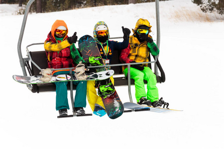 滑雪缆车和滑雪景区滑雪渡假冬季
