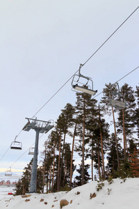 滑雪缆车和滑雪景区滑雪渡假冬季