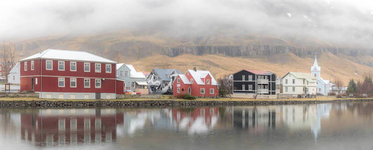 Seydisfjordur 在冰岛的城市景观