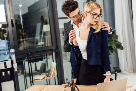 欧美办公室激情图片