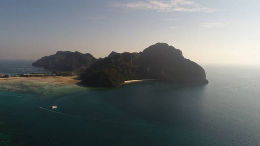 永格森湾 叫猴子滩，一部分的标志性热带皮皮岛，泰国空中无人机图片