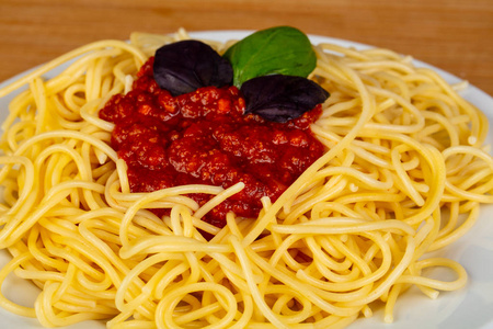 意大利面食 spghetti 肉酱服务罗勒