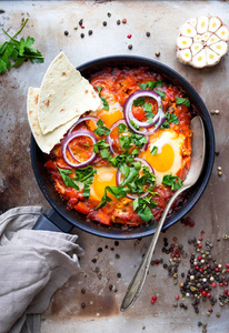 Shakshuka 配皮塔饼面包