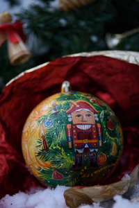 圣诞装饰品 球冷杉树枝丝带草编玩具和明信片