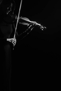 小提琴的球员小提琴上孤立的黑