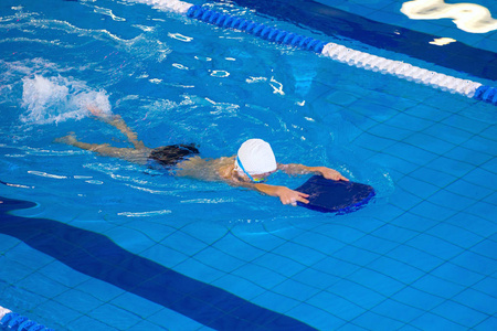 竞争游泳活动上池儿童游泳健身,竞争照片