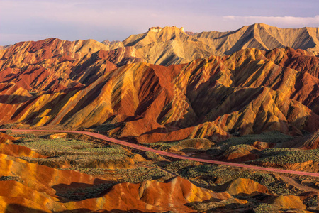甘肃丹霞地貌图片-甘肃丹霞地貌素材-甘肃丹霞地貌插画-摄图新视界