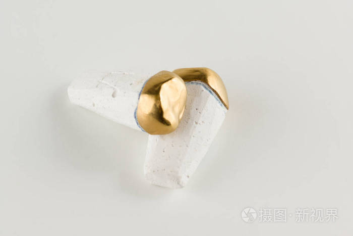 与黄色涂层钢冠
