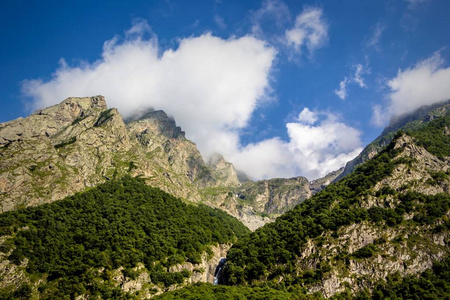 高岩石山风景