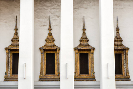 四窗的泰国公庙墙建筑