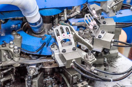 做袜子的针织机.螺纹,零件,服装生产照片