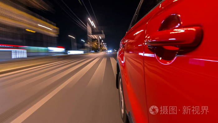 在城市的一条夜航大道上 在一条夜航大道上行驶 道路上的灯光在高速上反射在汽车上 现代城市的快速节奏照片 正版商用图片0tvyc1 摄图新视界 在城市的一条夜航大道上 在一条夜航大道上行驶 道路上的灯光在高速上反射在汽车上 现代城市的快速节奏照片 正版商用图片0tvyc1 摄图新视界