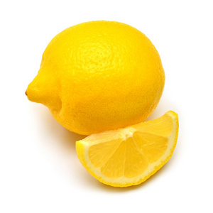 柠檬创造性的切片和整体查出在白色背景。黄色热带水果。平面布局, 顶部视图