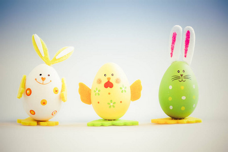 兔子和鸡形绘复活节彩蛋图片