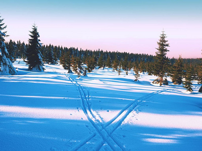 越野滑雪冬季山区的两种方法