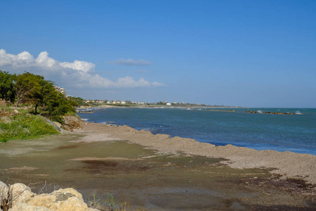 在济，塞浦路斯的天然海水浴场