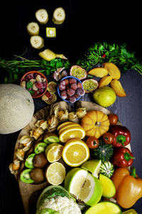 水果和蔬菜中的维生素 c。天然产品富含维生素 c, 如橙子柠檬胡椒猕猴桃香菜叶大蒜香蕉芒果卷心菜瓜浆果南瓜