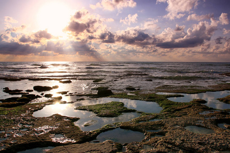 海滩和海上日落颜色的背景