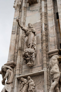 米兰大教堂大教堂的建筑片断。大教堂以哥特式和罗马风格建造。米兰, 意大利, 伦巴第
