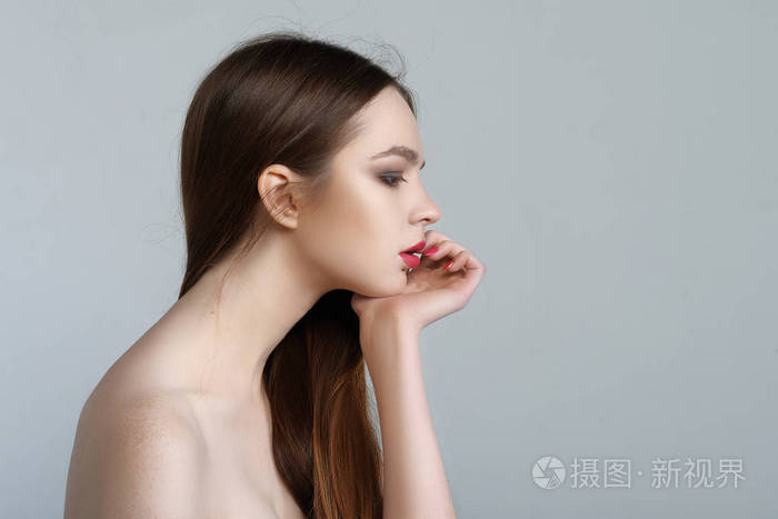 仕女画的一个女孩,长长的脖子