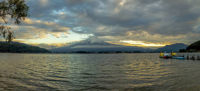 富士山与河口湖全景日落时间