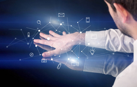 手触碰交互式表格照片