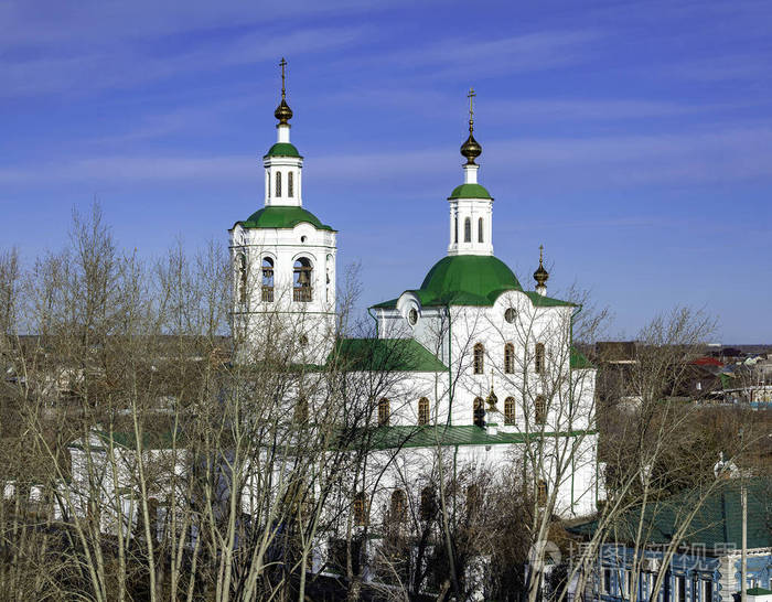 俄罗斯秋明-2018年11月3日: 秋天下午的圣乔治沃兹尼森科教堂