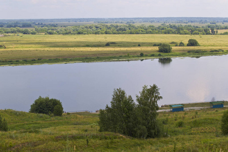 俄罗斯梁赞地区康斯坦廷诺沃村附近的奥卡河景观