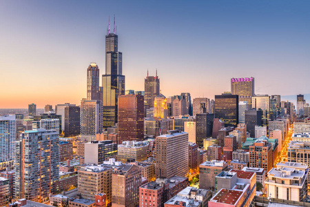 芝加哥, 伊利诺伊州, 乌萨市中心的城市天际线从黄昏的上方