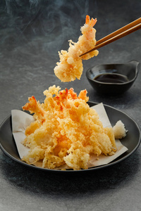 炸天妇罗天妇罗虾日本料理油炸美味传统照片