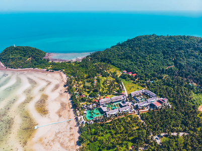 美丽的热带海滩和海的鸟瞰在海岛为旅行和假期的树