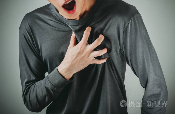 心脏病发作或胸口疼痛