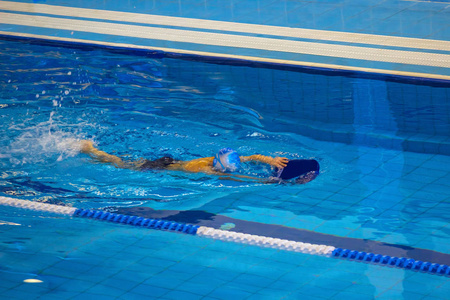 竞争游泳活动上池儿童游泳健身,竞争照片