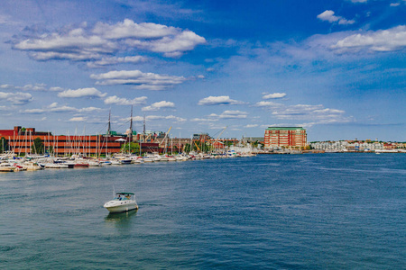 在波士顿, 美国的查尔斯顿的建筑物和港口的看法