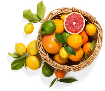 柑橘类水果篮子里