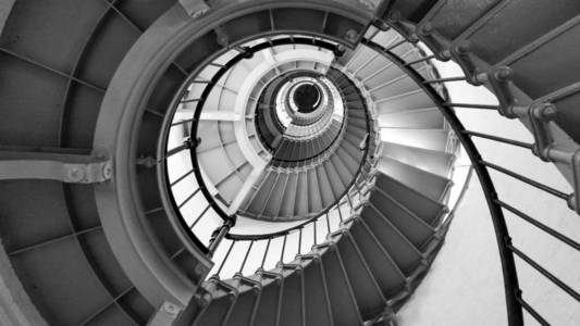 查找黑色和白色的螺旋形楼梯的视图