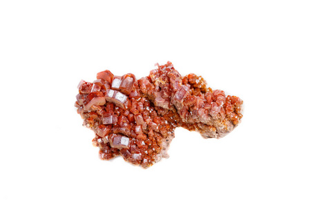 宏观矿物石头 vanadinite 在白色背景关闭