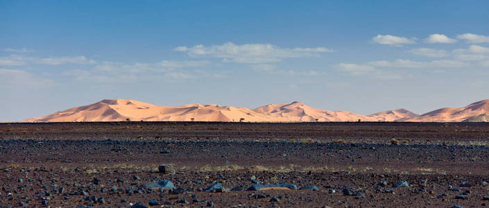 沙丘在撒哈拉沙漠中，梅尔祖加，摩洛哥全景