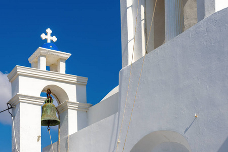 希腊教堂反对蓝天。serifos 岛, 希腊